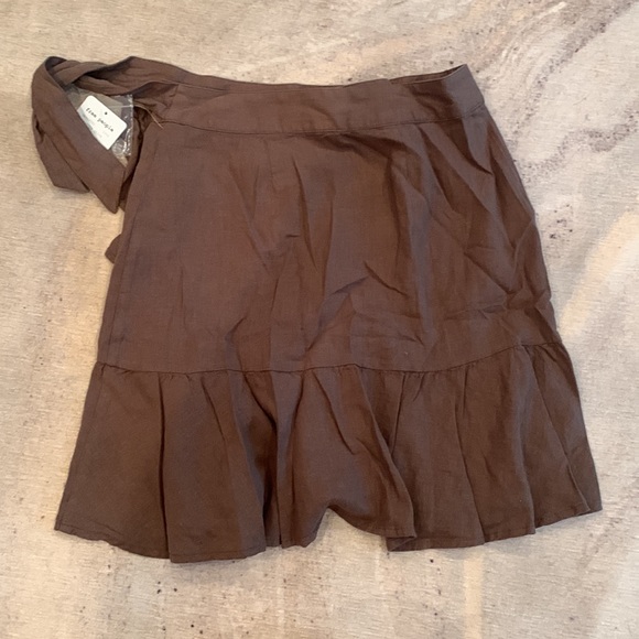 BNWT Free People Wrap Mini Skirt in Bitter Olive size 0! - Picture 4 of 4
